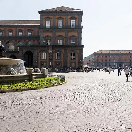 Don Lope Suite-piazza Del Plebiscito * Neapol