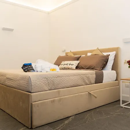 Don Lope Suite-piazza Del Plebiscito نابولي